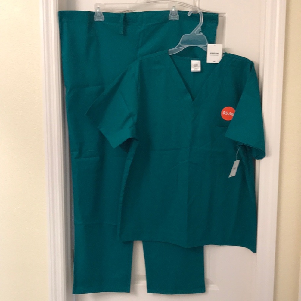 New Green unisex Medium scrubs top pants NWT